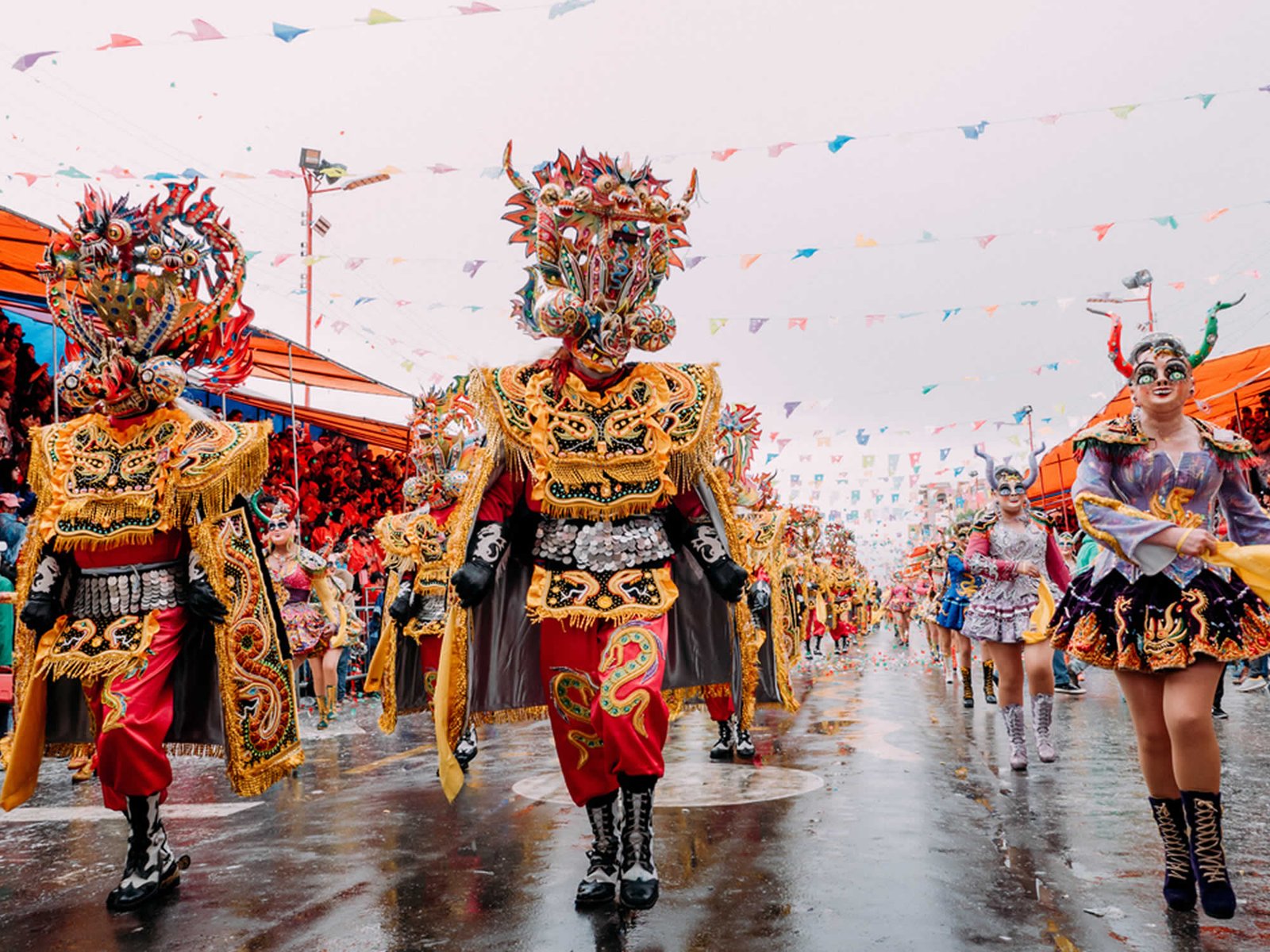Bailarines de la Diablada en el Carnaval de Oruro — Obra Maestra del Patrimonio Oral e Inmaterial de la Humanidad de la UNESCO desde 2001